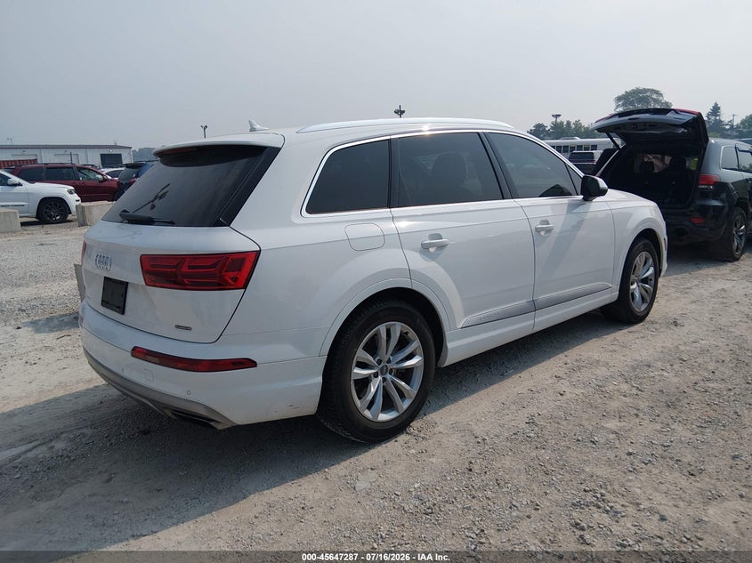 2017 Audi Q7 VIN WA1AHAF78HD044463 IAAI salvage auction — NORMAL WEAR, Clear (Illinois), sold $475 on 2026-07-28 (photo 4)