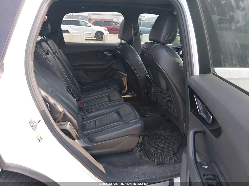 2017 Audi Q7 VIN WA1AHAF78HD044463 IAAI salvage auction — NORMAL WEAR, Clear (Illinois), sold $475 on 2026-07-28 (photo 8)