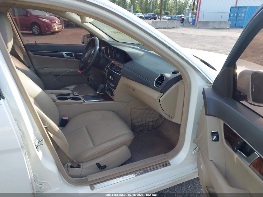 2013 Mercedes-benz C class VIN WDDGF4HB5DA804505 IAAI salvage auction — NORMAL WEAR, Clear (Florida), sold $1,075 on 2026-07-28 (photo 5)