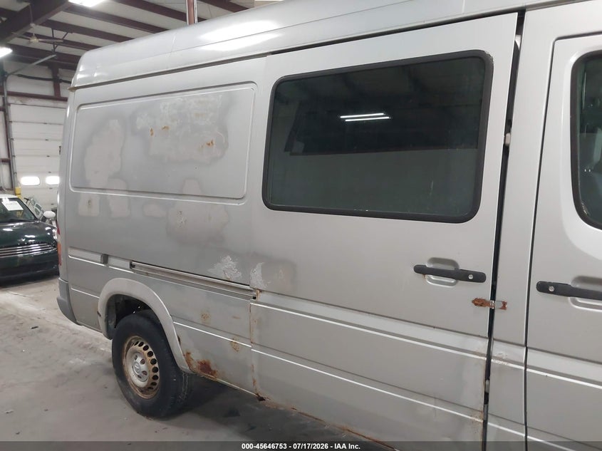 2004 Dodge Sprinter VIN WD2PD644745676813 IAAI salvage auction — NORMAL WEAR, Clear (Michigan), sold $525 on 2026-07-27 (photo 6)