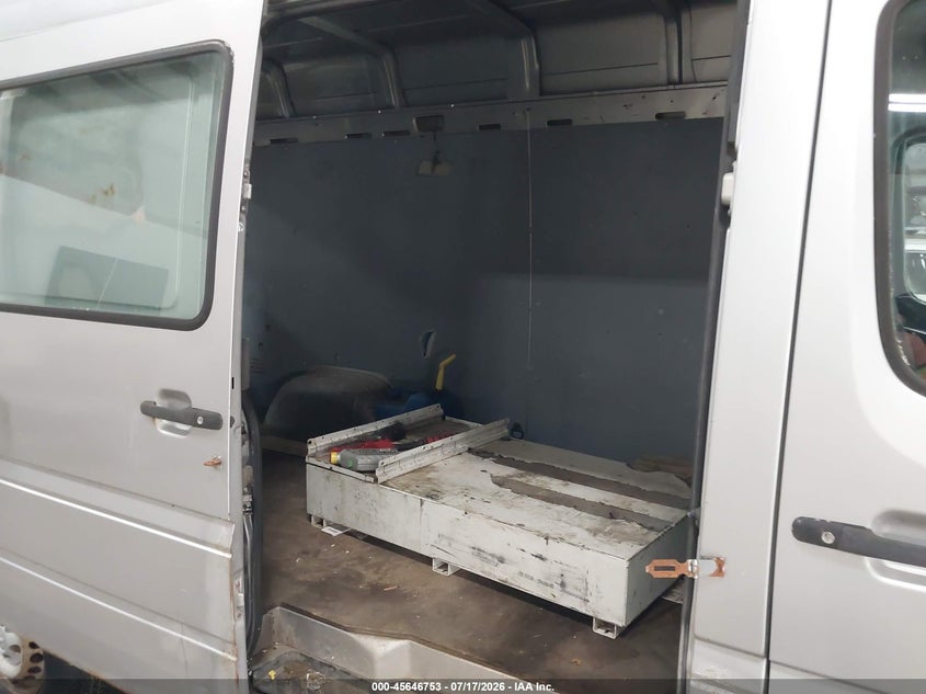 2004 Dodge Sprinter VIN WD2PD644745676813 IAAI salvage auction — NORMAL WEAR, Clear (Michigan), sold $525 on 2026-07-27 (photo 8)