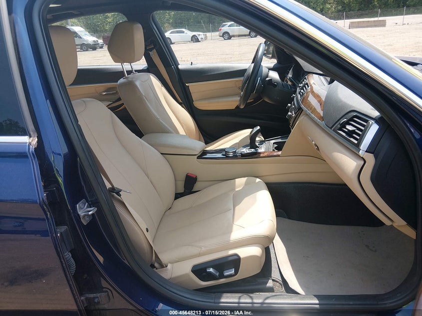 2017 BMW 3 series VIN WBA8D9G54HNT91548 IAAI salvage auction — NORMAL WEAR, Clear (Virginia), sold $125 on 2026-07-22 (photo 5)
