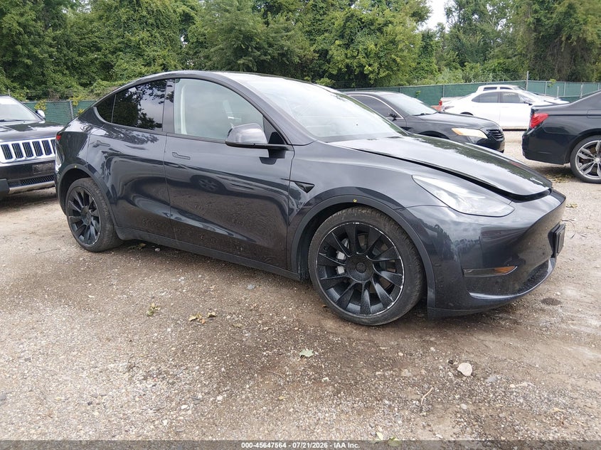 2025 Tesla Model y VIN 7SAYGDED3SF223481 IAAI salvage auction — LEFT SIDE, Salvage Title, sold $8,450 on 2026-08-29 (photo 1)