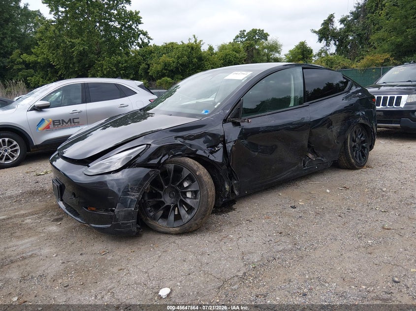 2025 Tesla Model y VIN 7SAYGDED3SF223481 IAAI salvage auction — LEFT SIDE, Salvage Title, sold $8,450 on 2026-08-29 (photo 2)