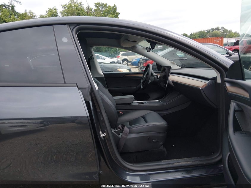 2025 Tesla Model y VIN 7SAYGDED3SF223481 IAAI salvage auction — LEFT SIDE, Salvage Title, sold $8,450 on 2026-08-29 (photo 5)