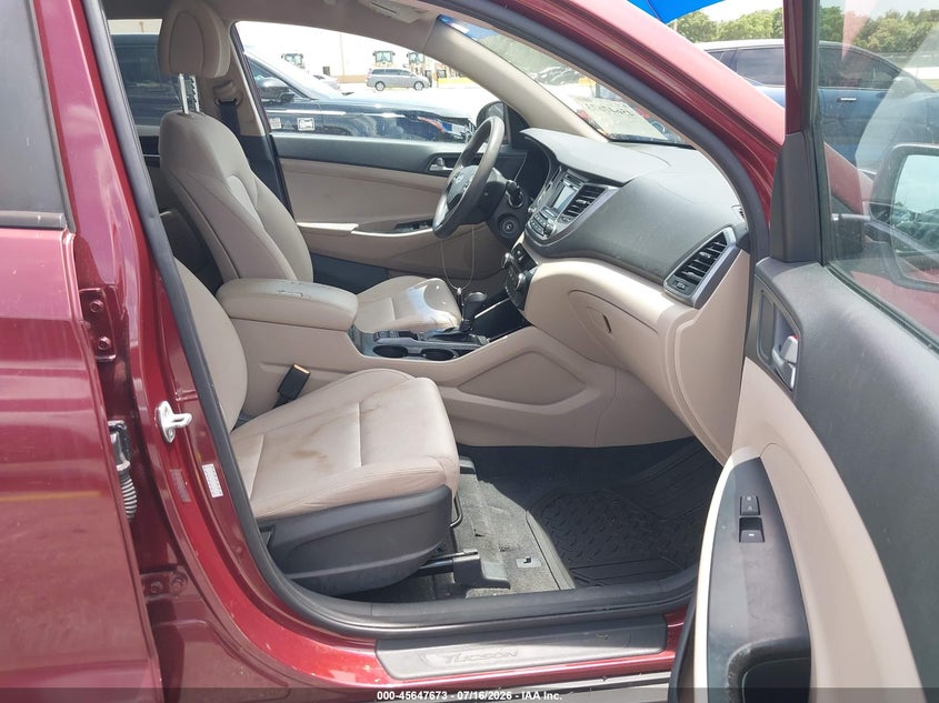 2017 Hyundai Tucson VIN KM8J33A40HU289038 IAAI salvage auction — NORMAL WEAR, Salvage Title, sold $1,800 on 2026-07-23 (photo 5)