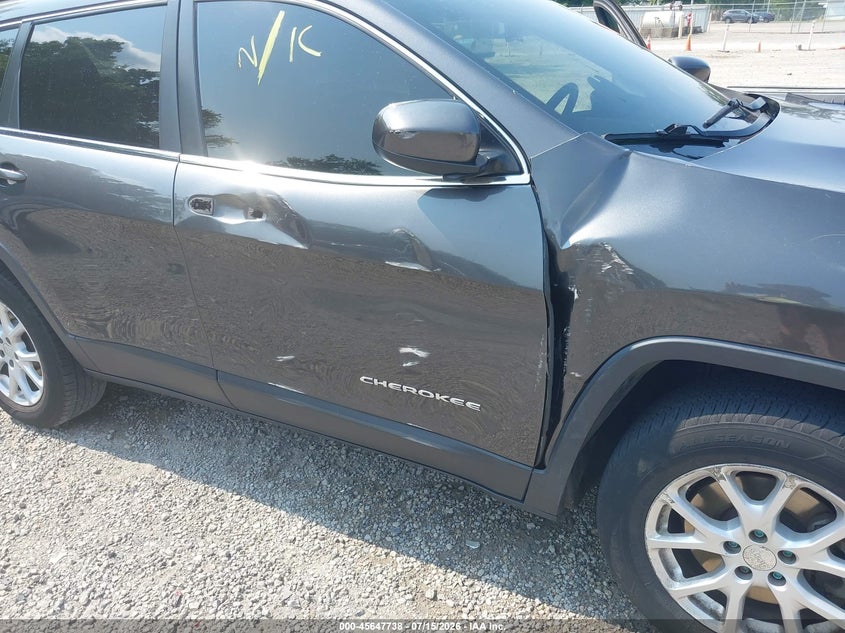 2015 Jeep Cherokee VIN 1C4PJMCB2FW645772 IAAI salvage auction — RIGHT SIDE, Wait Title, sold $600 on 2026-08-13 (photo 6)