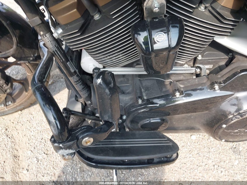 2023 Harley-davidson Road glide VIN 1HD1ACL10PB641153 IAAI salvage auction — SIDE, Salvage Title, sold $9,150 on 2026-09-12 (photo 9)