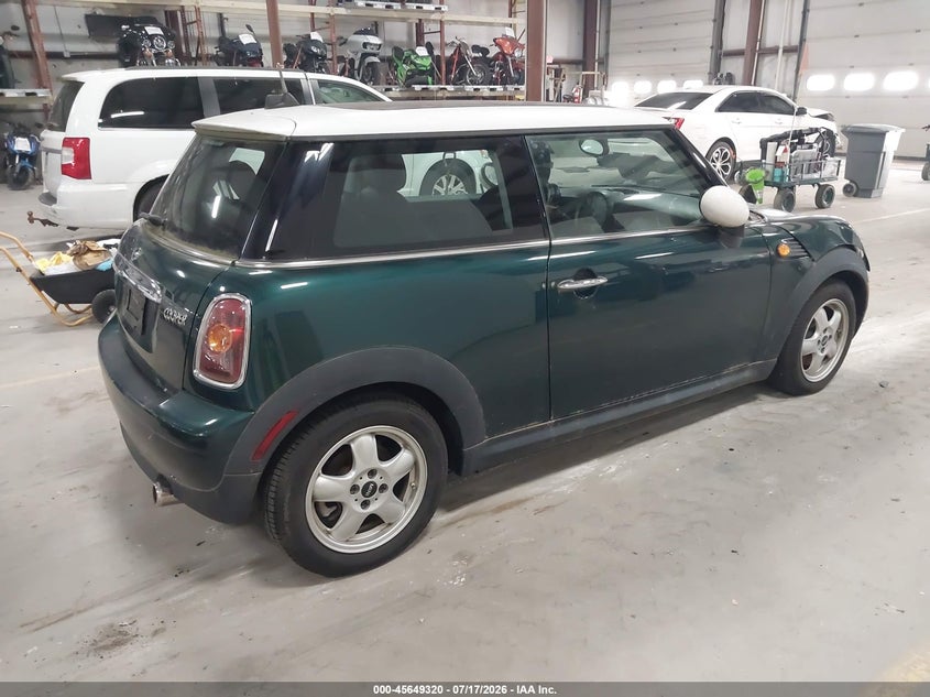 2010 Mini Cooper VIN WMWMF3C52ATZ66551 IAAI salvage auction — NORMAL WEAR, Clear (Illinois), sold $25 on 2026-07-27 (photo 4)