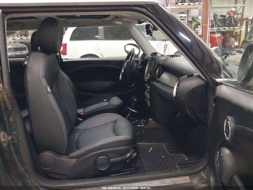 2010 Mini Cooper VIN WMWMF3C52ATZ66551 IAAI salvage auction — NORMAL WEAR, Clear (Illinois), sold $25 on 2026-07-27 (photo 5)