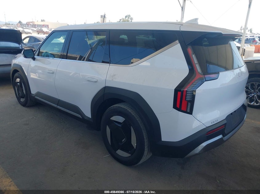 2026 Kia Ev9 VIN 5XYAB5S10TG014030 IAAI salvage auction — RIGHT FRONT, Wait Title, sold $17,500 on 2026-08-29 (photo 3)