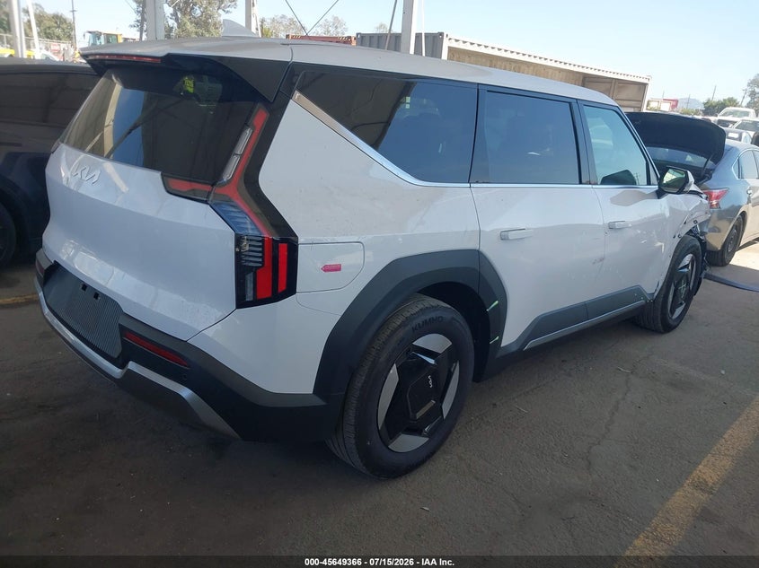 2026 Kia Ev9 VIN 5XYAB5S10TG014030 IAAI salvage auction — RIGHT FRONT, Wait Title, sold $17,500 on 2026-08-29 (photo 4)