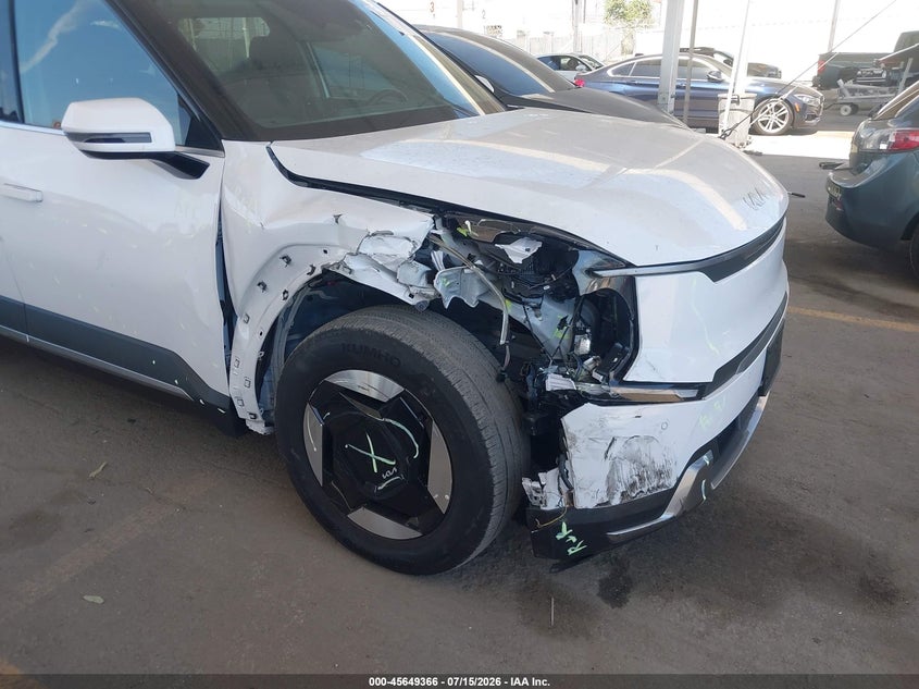 2026 Kia Ev9 VIN 5XYAB5S10TG014030 IAAI salvage auction — RIGHT FRONT, Wait Title, sold $17,500 on 2026-08-29 (photo 6)