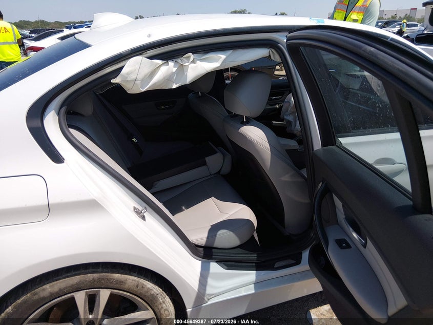 2013 BMW 3er VIN WBA3A5G5XDNP21618 IAAI salvage auction — FRONT END, Salvage Title, sold $25 on 2026-09-08 (photo 8)