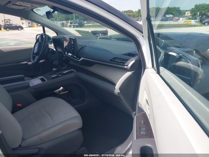 2024 Toyota Sienna VIN 5TDKRKEC5RS212741 IAAI salvage auction — FRONT END, Clear (Florida), sold $1,050 on 2026-07-29 (photo 5)