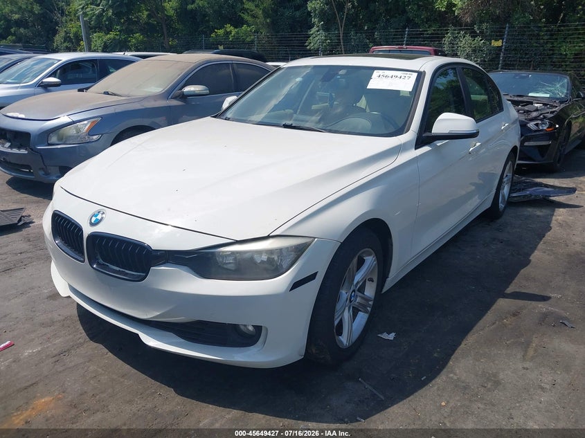 2013 BMW 3er VIN WBA3A5C51DF357265 IAAI salvage auction — NORMAL WEAR, Salvage Title, sold $500 on 2026-07-23 (photo 2)
