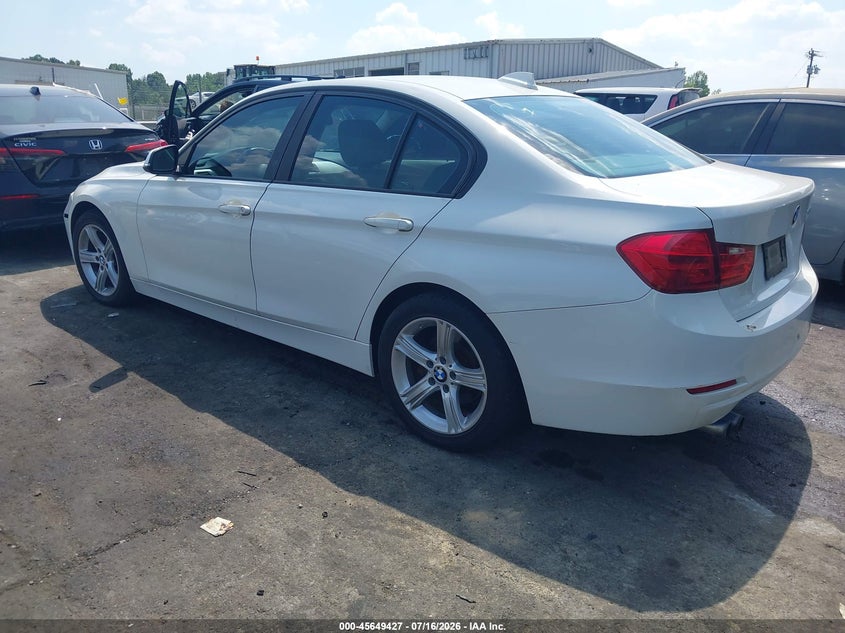 2013 BMW 3er VIN WBA3A5C51DF357265 IAAI salvage auction — NORMAL WEAR, Salvage Title, sold $500 on 2026-07-23 (photo 3)