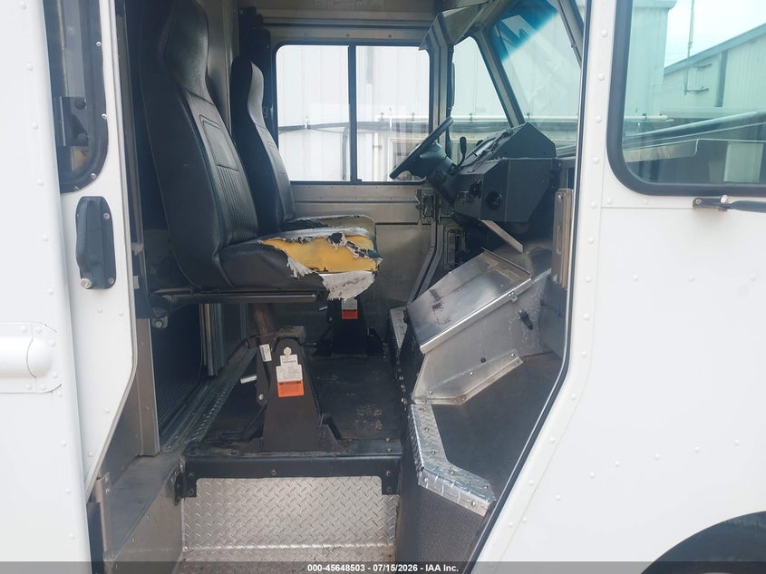 2014 Ford E-450 VIN 1FC3E4KL9EDB00417 IAAI salvage auction — NORMAL WEAR, Sf97 (Texas), sold $8,150 on 2026-09-01 (photo 5)