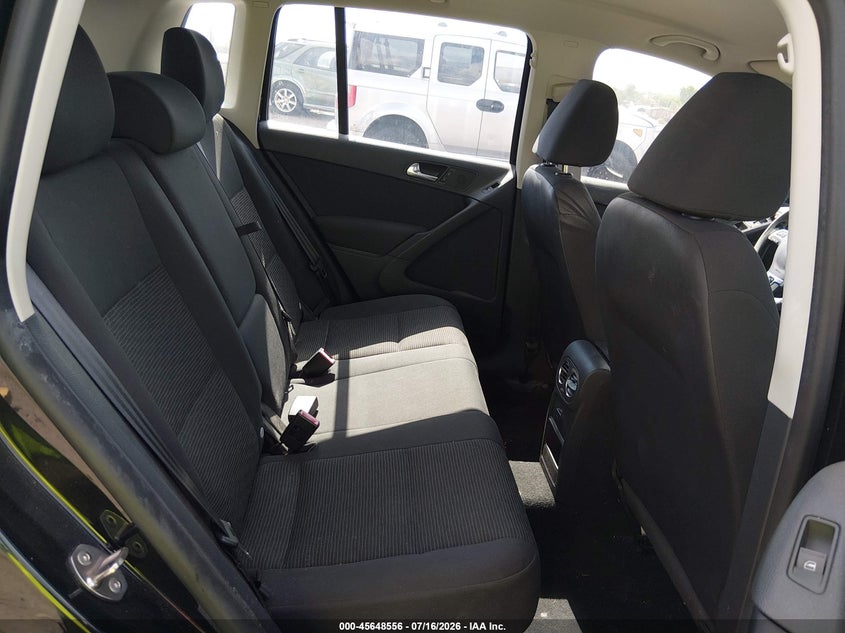 2013 Volkswagen Tiguan VIN WVGAV3AX4DW593587 IAAI salvage auction — NORMAL WEAR, Salvage Title, sold $25 on 2026-07-29 (photo 8)