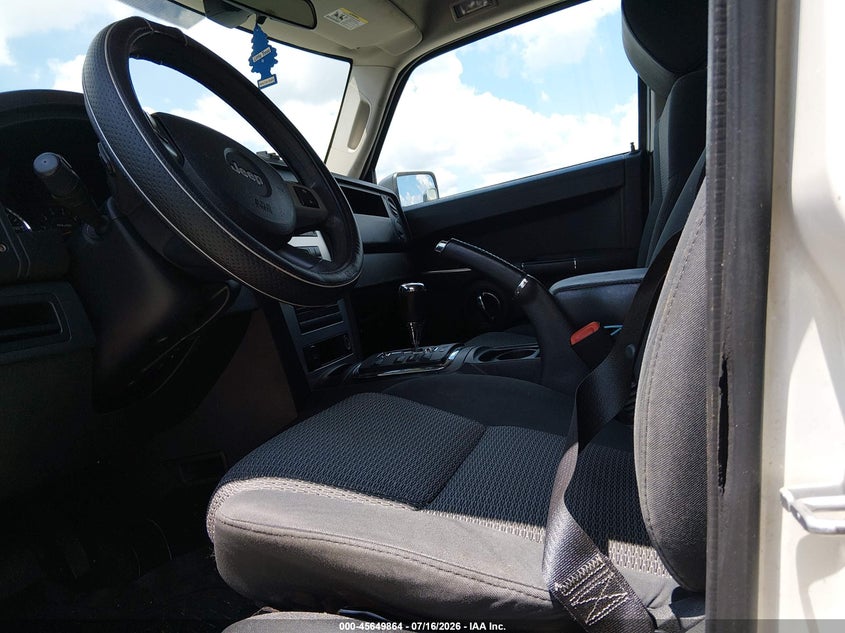 2010 Jeep Commander VIN 1J4RH4GK3AC157658 IAAI salvage auction — NORMAL WEAR, Clear (Georgia), sold $275 on 2026-07-23 (photo 5)