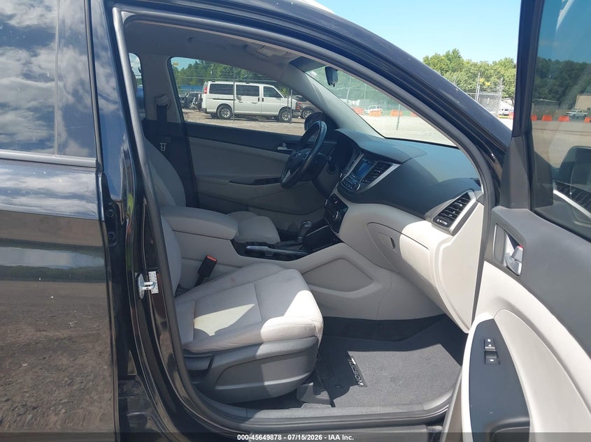 2017 Hyundai Tucson VIN KM8J3CA21HU431038 IAAI salvage auction — UNKNOWN, Clear (Tennessee), sold $1,000 on 2026-07-22 (photo 5)