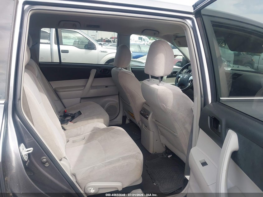 2013 Toyota Highlander VIN 5TDZA3EH4DS037768 IAAI salvage auction — MECHANICAL, Repossession Paperwork (North Carolina), sold $925 on 2026-07-29 (photo 8)