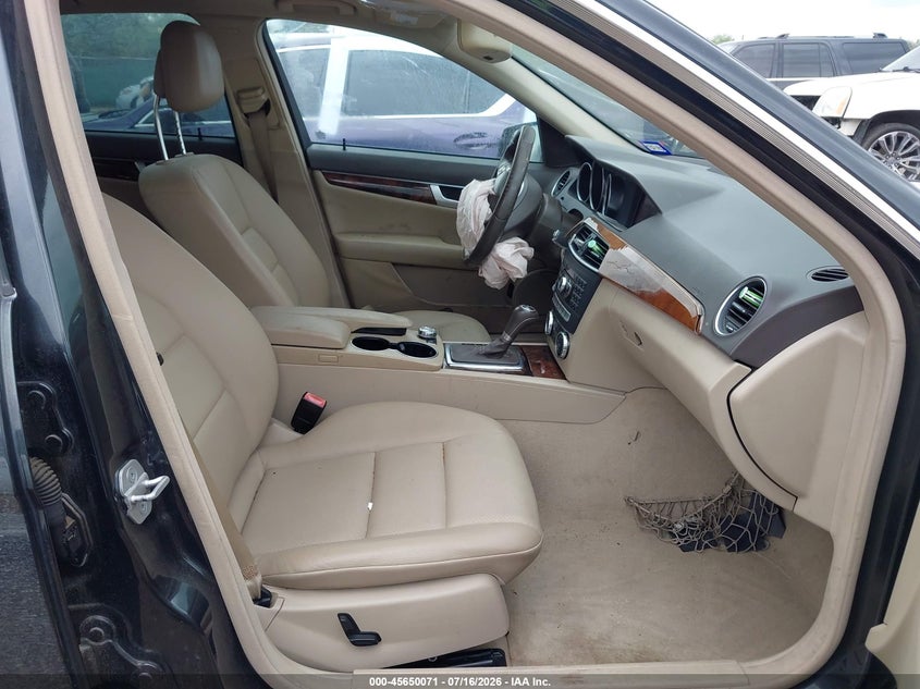 2012 Mercedes-benz C class VIN WDDGF4HB9CR194740 IAAI salvage auction — NORMAL WEAR, Original (Texas), sold $500 on 2026-07-29 (photo 5)