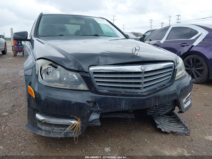 2012 Mercedes-benz C class VIN WDDGF4HB9CR194740 IAAI salvage auction — NORMAL WEAR, Original (Texas), sold $500 on 2026-07-29 (photo 6)