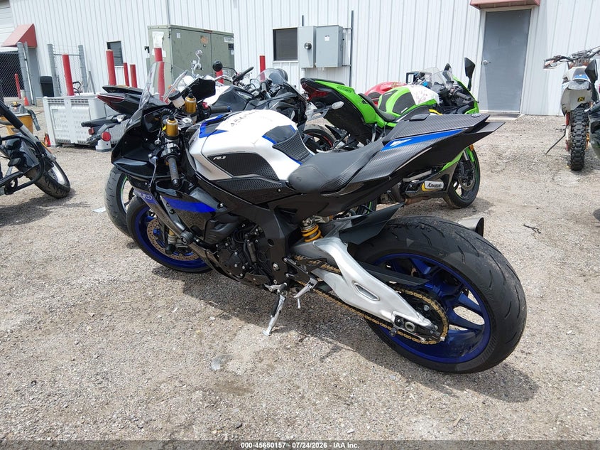 2022 Yamaha Yzf VIN JYARN67E1NA000552 IAAI salvage auction — REAR END, Salvage Title, sold $13,250 on 2026-08-21 (photo 3)