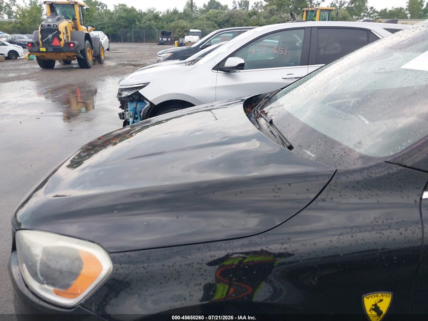 2016 Volvo Xc60 VIN YV4902RS7G2785278 IAAI salvage auction — HAIL, Salvage Title, sold $8,250 on 2026-10-06 (photo 6)