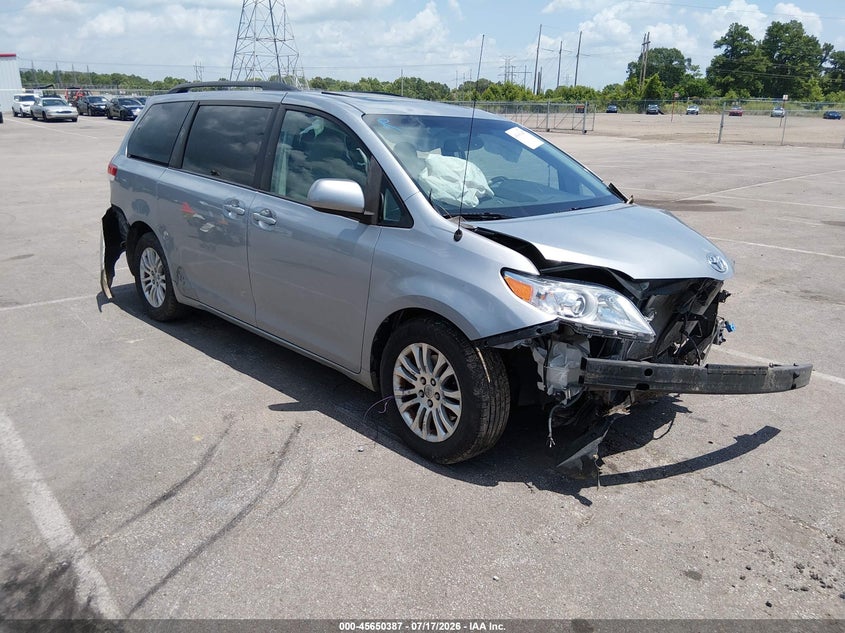2011 Toyota Sienna VIN 5TDYK3DCXBS115496 IAAI salvage auction — FRONT & REAR, Salvage (Tennessee), sold $200 on 2026-07-28 (photo 1)