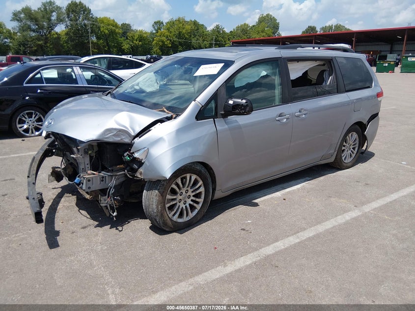 2011 Toyota Sienna VIN 5TDYK3DCXBS115496 IAAI salvage auction — FRONT & REAR, Salvage (Tennessee), sold $200 on 2026-07-28 (photo 2)