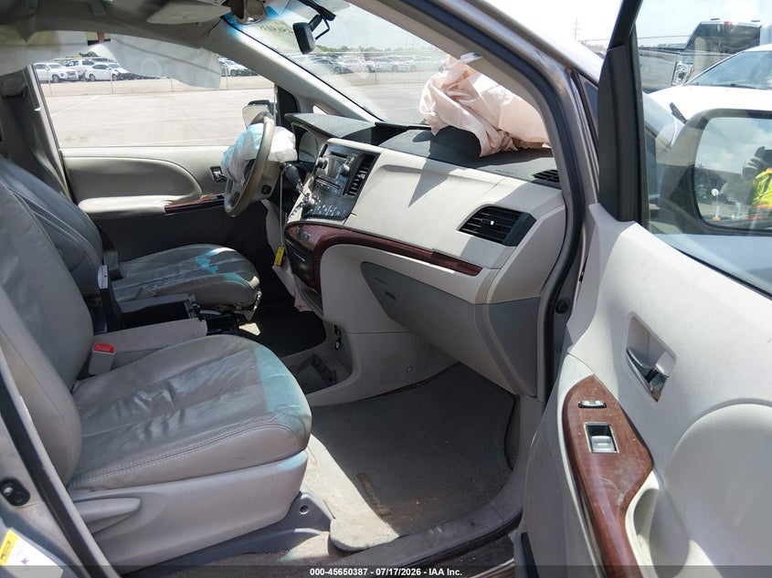 2011 Toyota Sienna VIN 5TDYK3DCXBS115496 IAAI salvage auction — FRONT & REAR, Salvage (Tennessee), sold $200 on 2026-07-28 (photo 5)