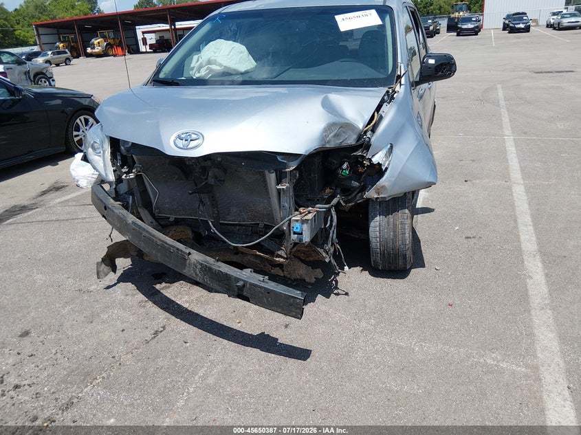 2011 Toyota Sienna VIN 5TDYK3DCXBS115496 IAAI salvage auction — FRONT & REAR, Salvage (Tennessee), sold $200 on 2026-07-28 (photo 6)