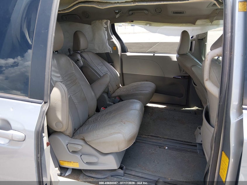 2011 Toyota Sienna VIN 5TDYK3DCXBS115496 IAAI salvage auction — FRONT & REAR, Salvage (Tennessee), sold $200 on 2026-07-28 (photo 8)