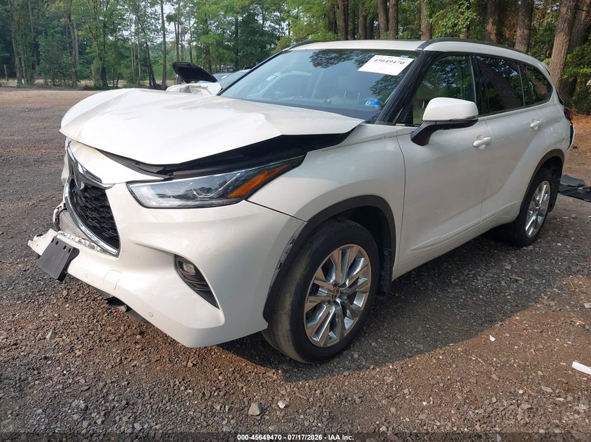2020 Toyota Highlander VIN 5TDDZRBH3LS013180 IAAI salvage auction — FRONT & REAR, Salvage (Virginia), sold $7,600 on 2026-08-01 (photo 2)