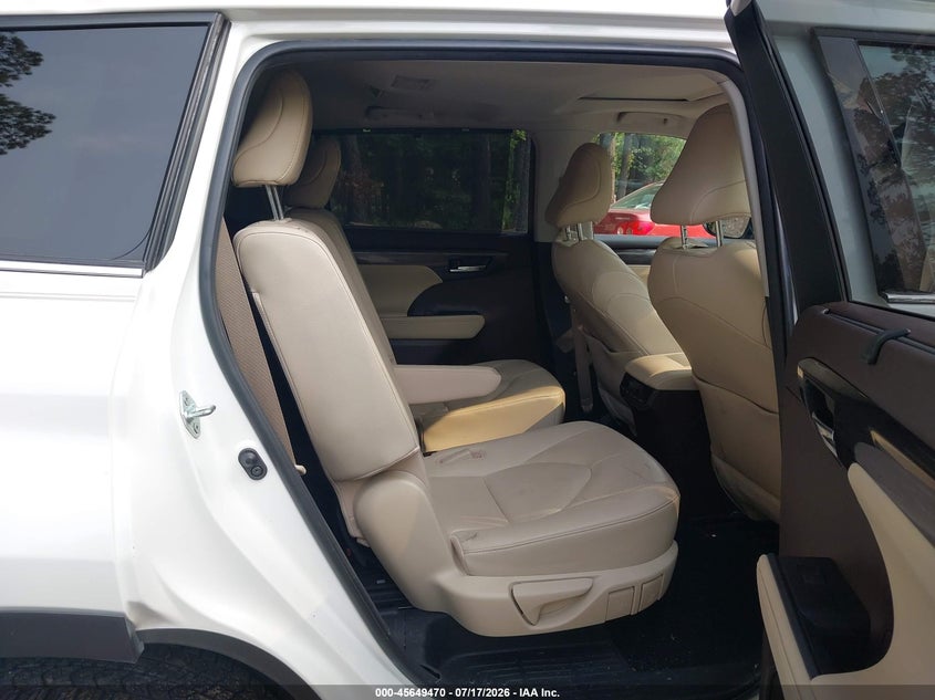 2020 Toyota Highlander VIN 5TDDZRBH3LS013180 IAAI salvage auction — FRONT & REAR, Salvage (Virginia), sold $7,600 on 2026-08-01 (photo 8)
