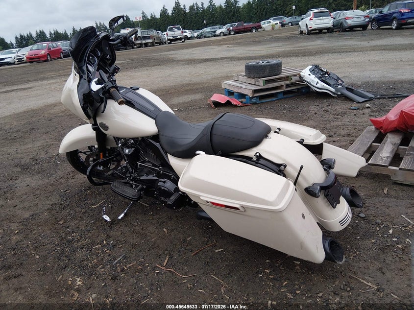 2023 Harley-davidson Street glide VIN 1HD1KRP14PB604634 IAAI salvage auction — RIGHT SIDE, Salvage Title, sold $8,400 on 2026-09-16 (photo 3)