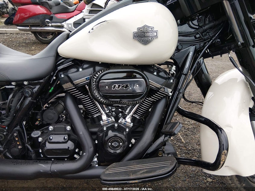 2023 Harley-davidson Street glide VIN 1HD1KRP14PB604634 IAAI salvage auction — RIGHT SIDE, Salvage Title, sold $8,400 on 2026-09-16 (photo 8)