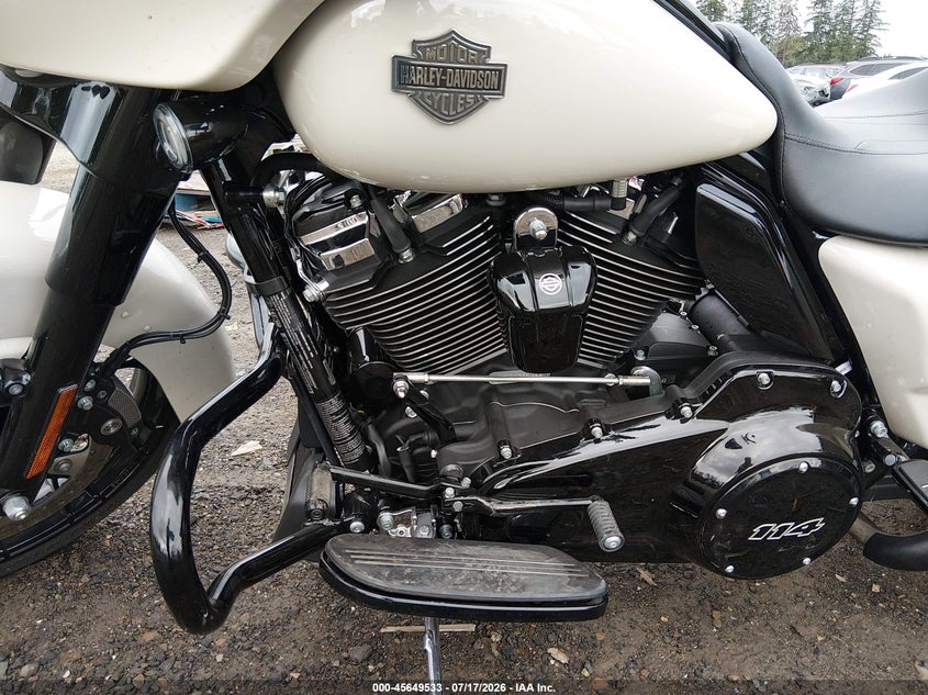 2023 Harley-davidson Street glide VIN 1HD1KRP14PB604634 IAAI salvage auction — RIGHT SIDE, Salvage Title, sold $8,400 on 2026-09-16 (photo 9)