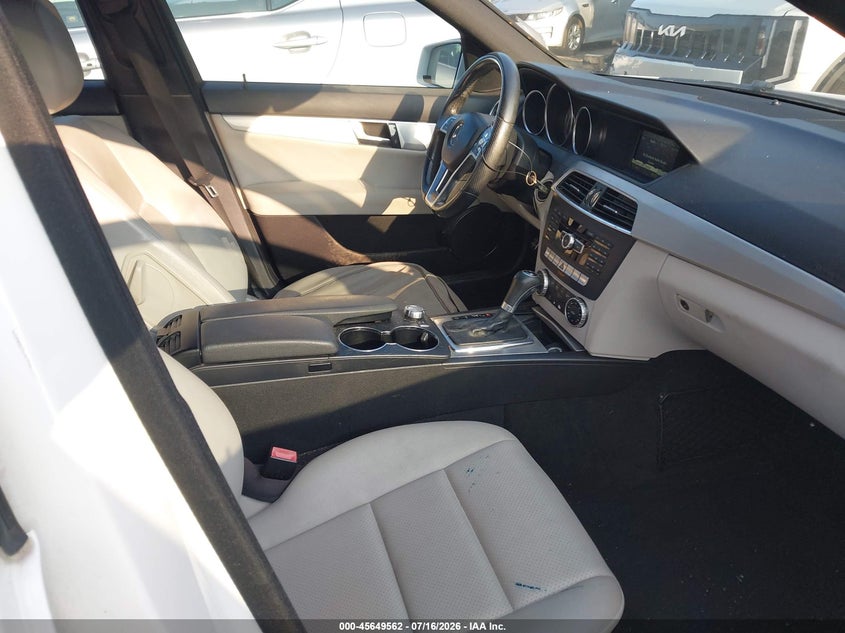2014 Mercedes-benz C class VIN WDDGF4HB0EG248747 IAAI salvage auction — NORMAL WEAR, Clear (North Carolina), sold $1,050 on 2026-07-23 (photo 5)
