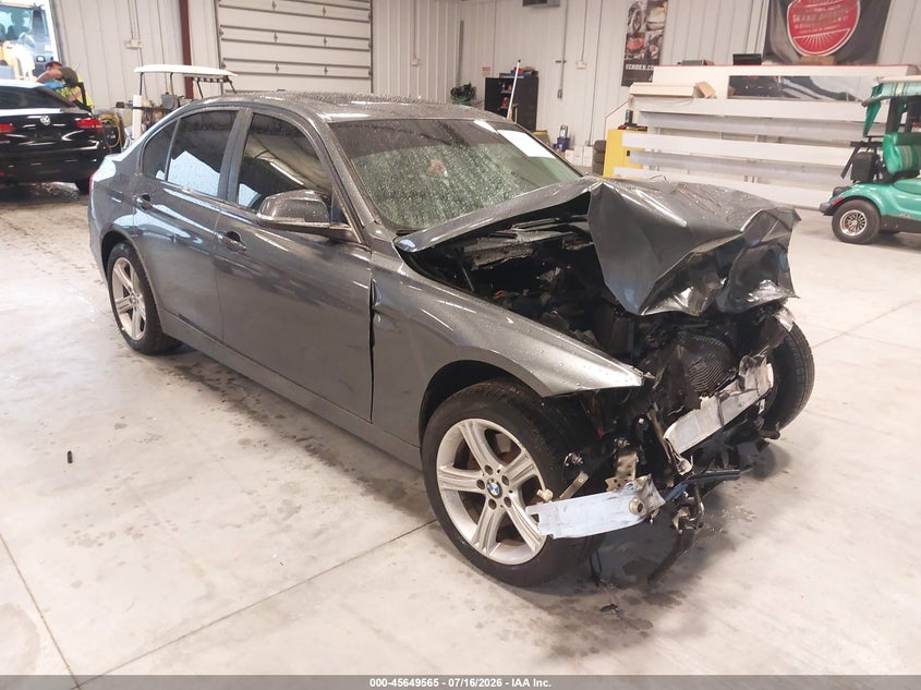 2015 BMW 3er VIN WBA3B3G56FNT17087 IAAI salvage auction — FRONT END, Salvage Title, sold $400 on 2026-08-20 (photo 1)