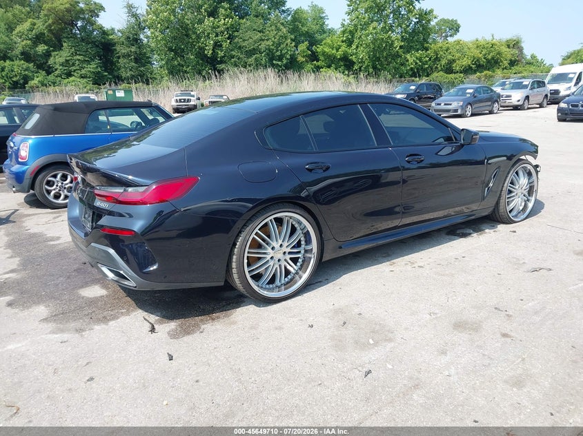 2022 BMW 8er VIN WBAGV4C06NCG88269 IAAI salvage auction — FRONT END, Salvage Title, sold $22,100 on 2026-10-03 (photo 4)