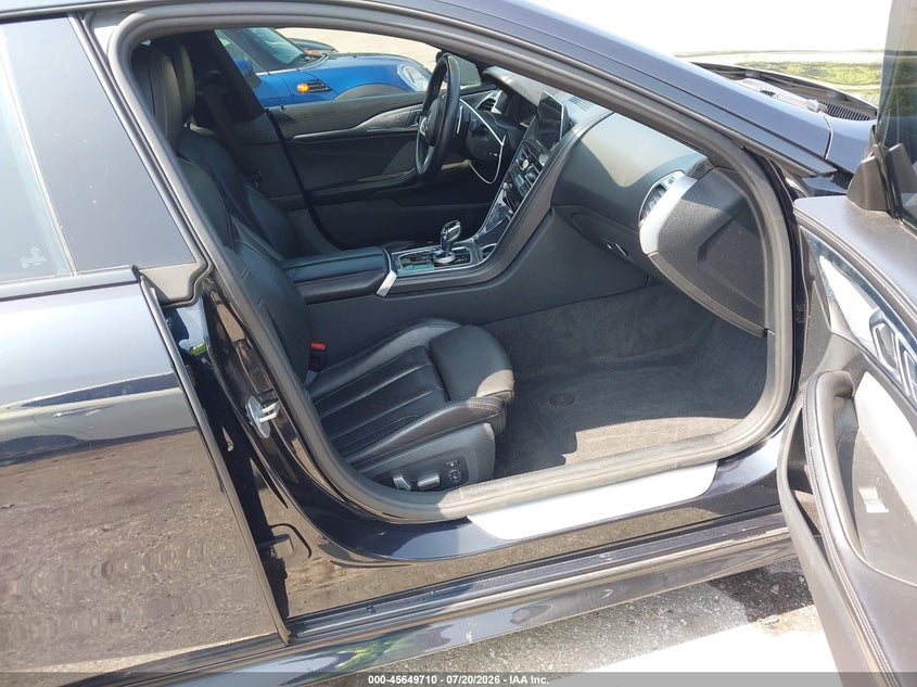 2022 BMW 8er VIN WBAGV4C06NCG88269 IAAI salvage auction — FRONT END, Salvage Title, sold $22,100 on 2026-10-03 (photo 5)