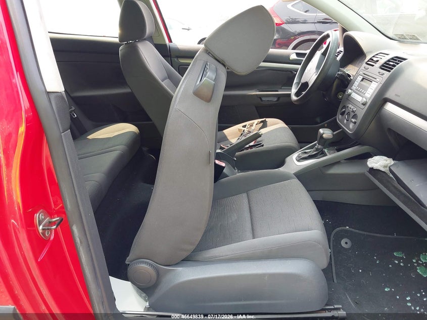 2008 Volkswagen Rabbit VIN WVWBB71K38W157669 IAAI salvage auction — RIGHT FRONT, Salvage (Pennsylvania), sold $350 on 2026-08-07 (photo 5)