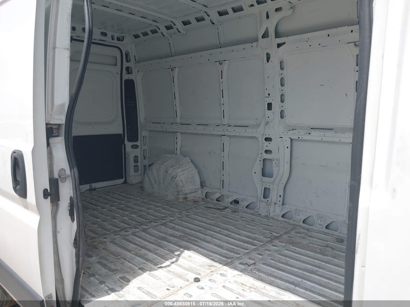 2025 Ram Promaster city VIN 3C6LRVDG5SE504097 IAAI salvage auction — RIGHT SIDE, Salvage Title, sold $17,500 on 2026-07-30 (photo 8)