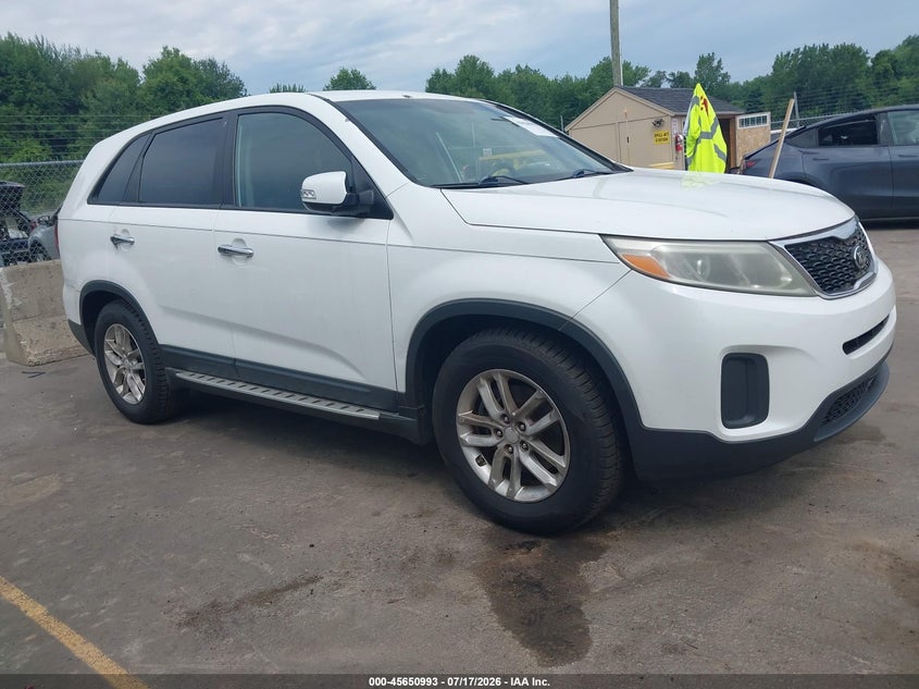 2014 Kia Sorento VIN 5XYKT3A65EG445212 IAAI salvage auction — NORMAL WEAR, Clear (Connecticut), sold $925 on 2026-07-23 (photo 1)