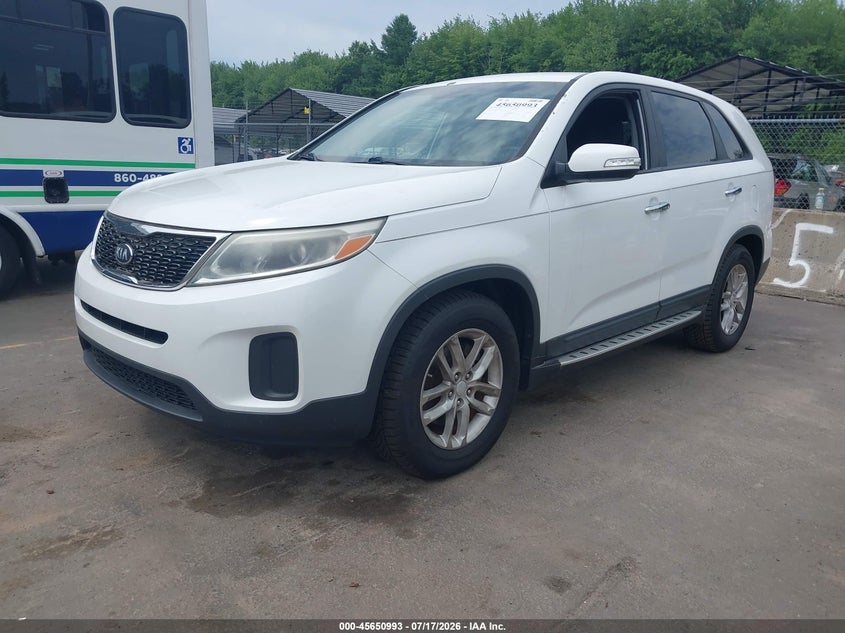 2014 Kia Sorento VIN 5XYKT3A65EG445212 IAAI salvage auction — NORMAL WEAR, Clear (Connecticut), sold $925 on 2026-07-23 (photo 2)