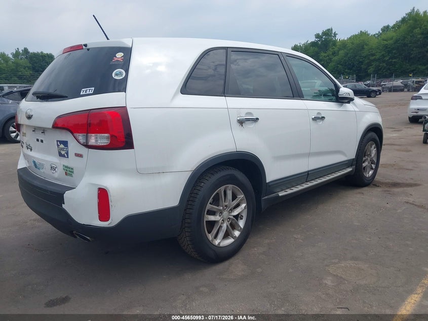 2014 Kia Sorento VIN 5XYKT3A65EG445212 IAAI salvage auction — NORMAL WEAR, Clear (Connecticut), sold $925 on 2026-07-23 (photo 4)