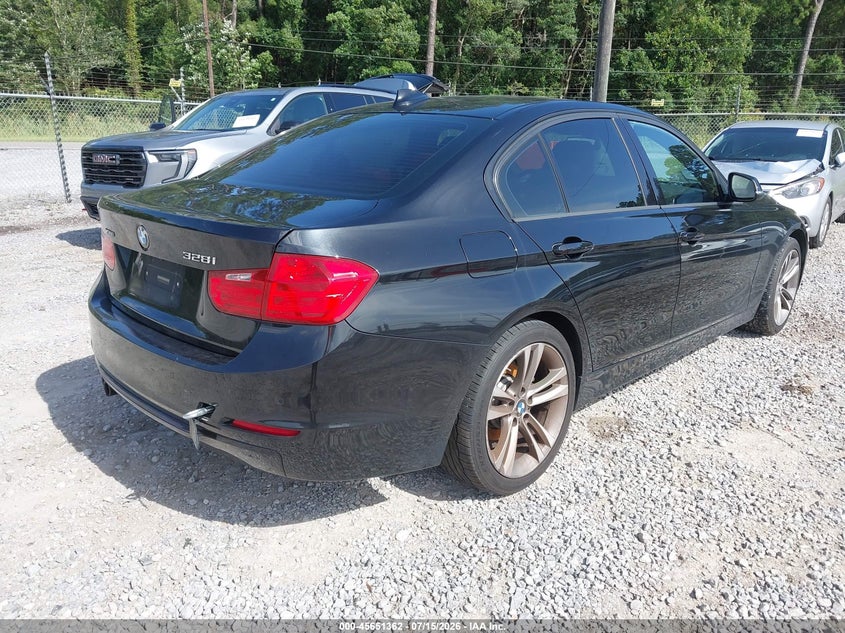 2015 BMW 3er VIN WBA3B3G52FNR87879 IAAI salvage auction — NORMAL WEAR, Clear (Michigan), sold $1,350 on 2026-07-27 (photo 4)